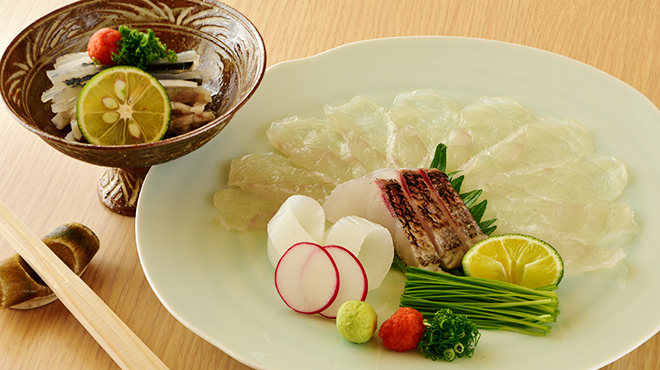 一魁 - 料理写真:てっさとイサキのタタキとイカのお造りとふぐ湯引き