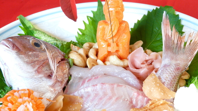 いけの飯店 - 料理写真:新鮮な鯛のおいしい中華刺身です