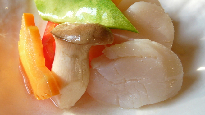 Ikeno Hanten - 料理写真:新鮮な海鮮料理も、単品680円から。