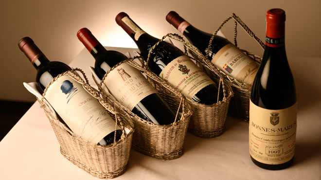 ラ・トゥーエル - ドリンク写真:赤ワイン フランス産以外も豊富な品揃え