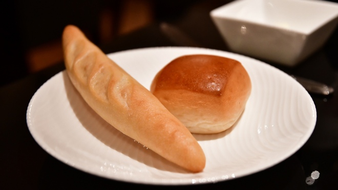 箱根フォンテーヌ・ブロー仙石亭 - 料理写真:パン2種