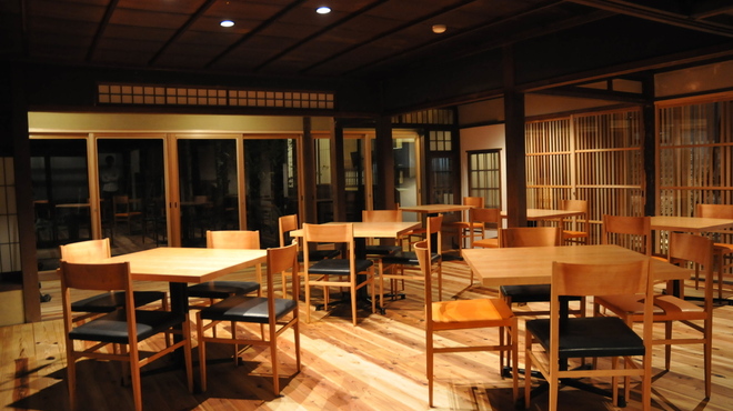 柳町 - 内観写真:１階テーブル席