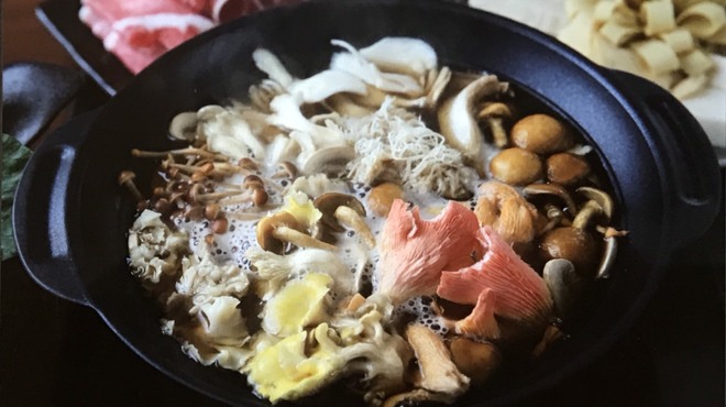  きのこ鍋＆きのこ料理専門店 何鮮菇 - メイン写真: