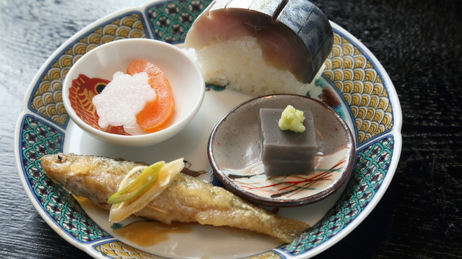 饗応 元 - 料理写真:八寸（もろこの南蛮漬、ごま豆腐、鯖寿司、カラスミ大根）