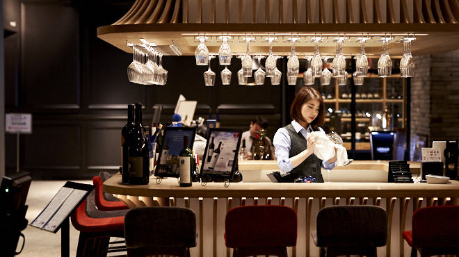 WORLD WINE BAR BY PIEROTH - メイン写真: