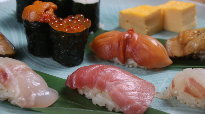 寿し 笙 - 料理写真:握り10貫と巻物