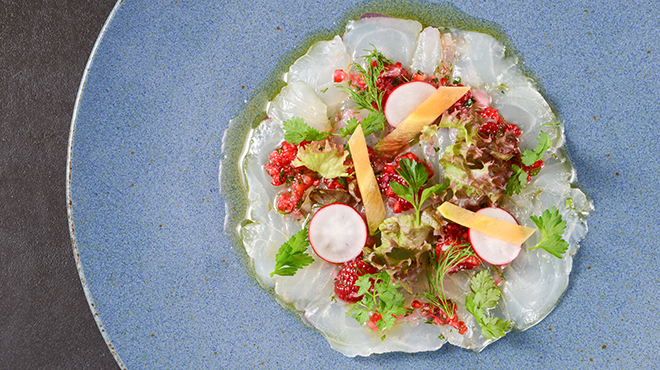 Bistro HiNGE Nakameguro - 料理写真:鮮魚のカルパッチョ フランボワーズ ヴィネグレットで