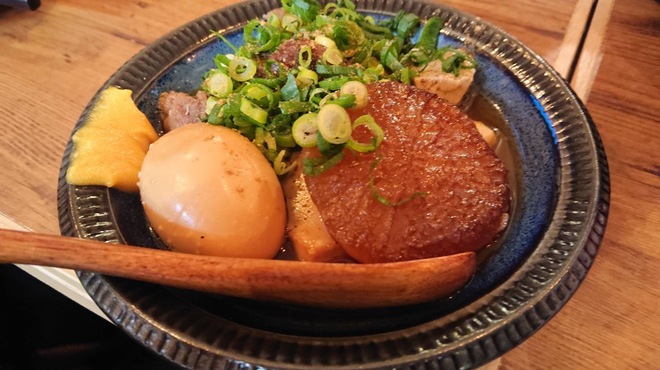 大衆サカバ 39番地. - 料理写真:名物！牛すじ肉豆腐（煮卵、大根トッピング）