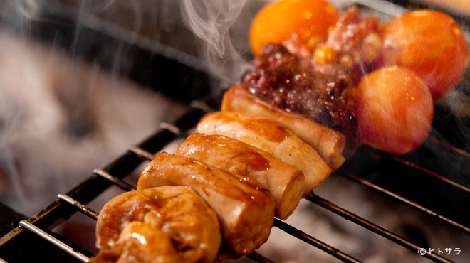 晩鶏 - 料理写真:ぷりっとした食感が魅力の「水郷赤鶏」のやきとり