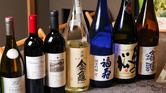 鉄板焼き 華粋 - ドリンク写真:ワイン日本酒集合