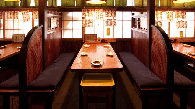 たこ安 - 料理写真:少人数ならテーブルBOX席も完備しております♪人気の窓際席は早い者勝ちです！