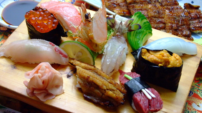天草 - 料理写真:新鮮魚介でにぎる鮨を是非ご賞味ください