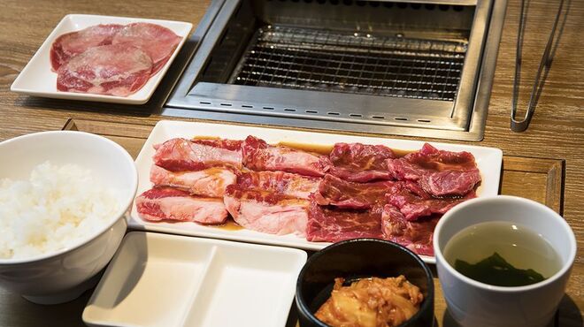 21年版 神戸三宮の焼肉ランチ15選 カップルのデートや記念日にもおすすめ 神戸在住筆者が徹底ガイド 神戸牛 おしゃれ 高級 コスパ など ページ 2 3 アニーお祝い体験マガジン By ギフトモール