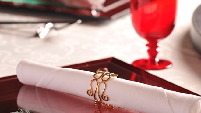 中国料理 煌蘭苑 - 内観写真:記念日など特別な日に接待やご家族の集まり、歓送迎会など、多様なシーンに合わせ異なる広さの個室をご用意