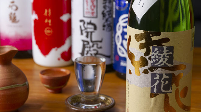 Nikaku - メイン写真:日本酒集合