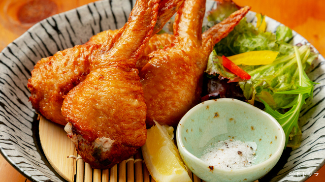 AJITO - 料理写真:手羽先プラス鶏＆豚ミンチの旨みの饗宴『手羽先ギョウザ』