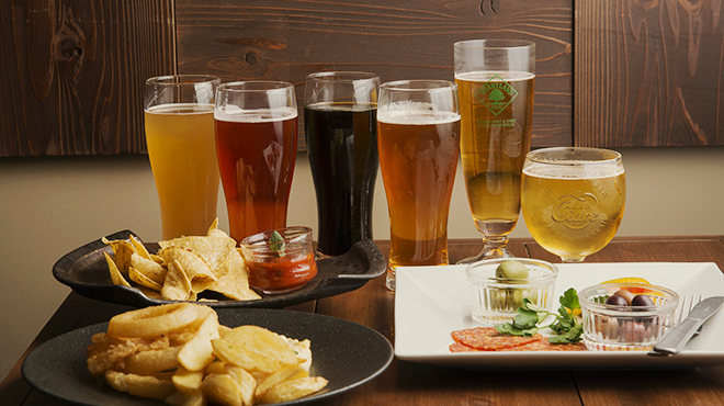 herb & beer dining 春風千里 - メイン写真:樽詰めビール
