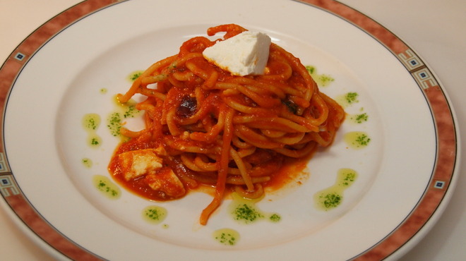 エリオ・ロカンダ・イタリアーナ - 料理写真:手打ちキタッラパスタのンドゥイアにリコッタを添えて