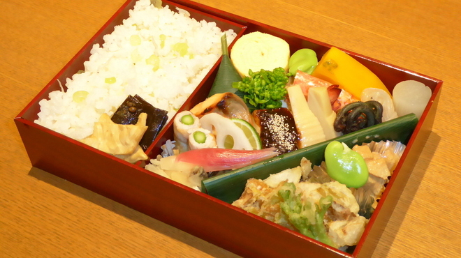 おかもと - 料理写真:季節一段弁当