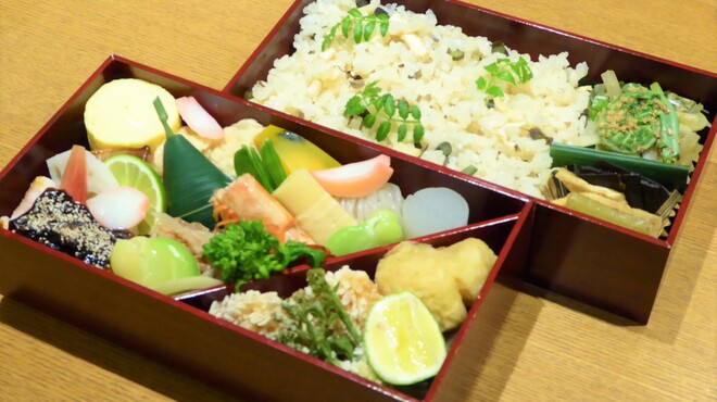 おかもと - 料理写真:季節二段弁当