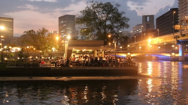 “R” Riverside Grill & Beer Garden - メイン写真: