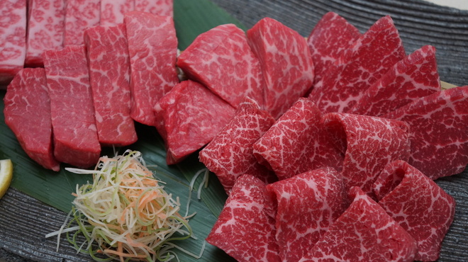 Matsusaka Yakiniku Kazokutei - 料理写真:焼肉セット「赤身肉セット　400g」