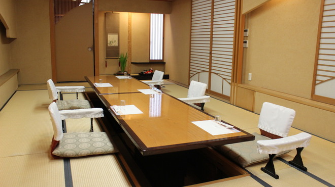 粋 料亭 助六 - 内観写真:安心安全　あやめの間　大垣の個室