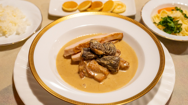 亜絲花 - 料理写真:2020.4 鶏肉と乾燥モリーユのクリーム煮込み ご飯 手打ちパスタ パンケーキ