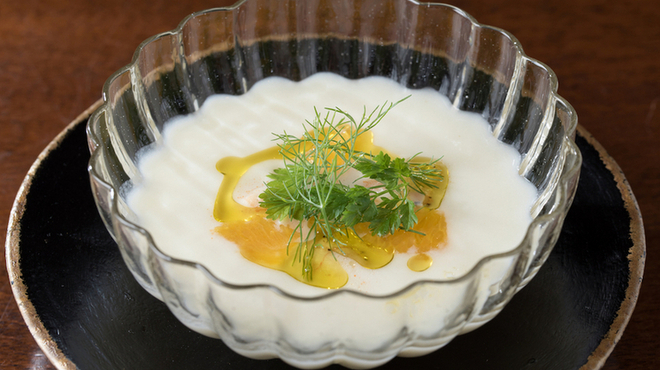 Gustare 佳乃や - 料理写真:冷製ウイキョウのスープスカンピェビとオレンジ