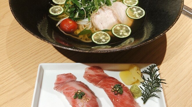 Niku Ryouri Kojirou - 料理写真:ﾗﾝﾁ限定冷麺・寿司二貫セット