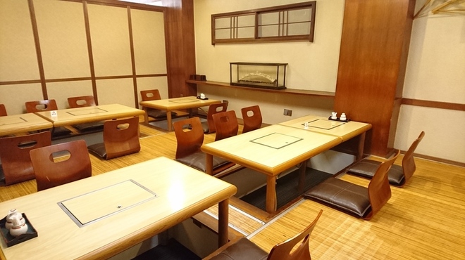 冨士屋本店 - 内観写真:二階の広間