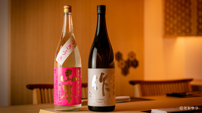鮨 六式 - ドリンク写真:寿司の傍らで存在感を放つ、店主が選ぶ日本酒に酔いしれて