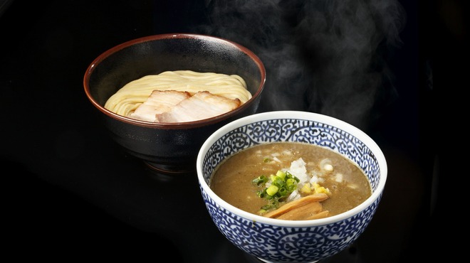 Nibo Shitsuke Mem Miyamoto - 料理写真:桁違いのスープ濃度を誇る
                    
                    オンリーワンの煮干しつけ麺
                    
                    麺は風味豊かな自家製極太ストレート
                    
                    原価を無視した贅沢な一杯！
                    