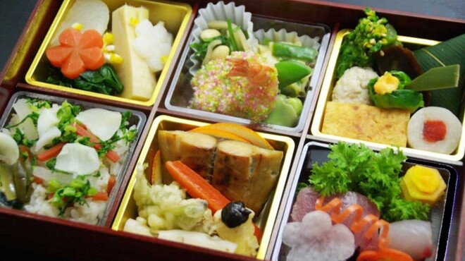 割烹竹万 - 料理写真:六つ切り弁当