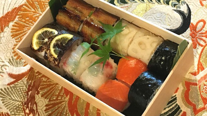 割烹竹万 - 料理写真:押し寿司
