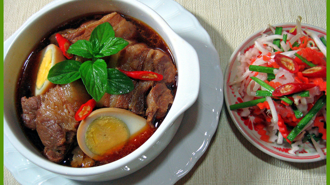 サイゴンマジェスティック - 料理写真:絶品のベトナム風豚肉角煮・・・これがうまい