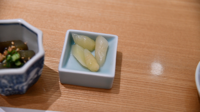 鮨割烹やま中 - 料理写真:ガリ