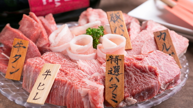 肉バルmoTTon - メイン写真: