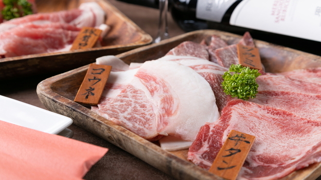 肉バルmoTTon - メイン写真: