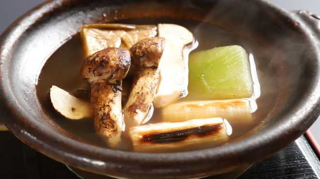 割烹 青山 - 料理写真:松茸の小鍋