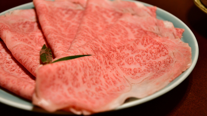 人形町今半 - 料理写真:【極上すき焼き@8,800円】鳥取県産 黒毛和牛。基本は3枚での提供。