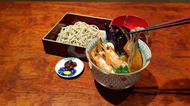 手打ちそば 創愿 - 料理写真:昼限定　素揚げ野菜入り赤えびつけ汁そば