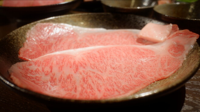 黒毛和牛焼肉 白か黒 - メイン写真:
