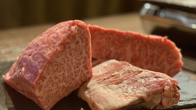 黒毛和牛焼肉 白か黒 - メイン写真: