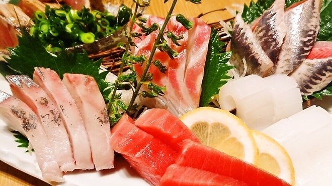 おいしい寿司と活魚料理 魚の飯 - メイン写真: