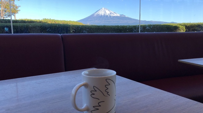 のっけ家 - 内観写真:富士山を眺めながらお食事ができます。