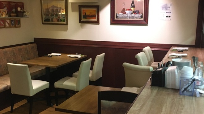 シャルキュ - 料理写真:店内　ソーシャルディスタンス