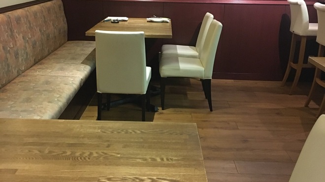 シャルキュ - 内観写真:店内　ソーシャルディスタンス