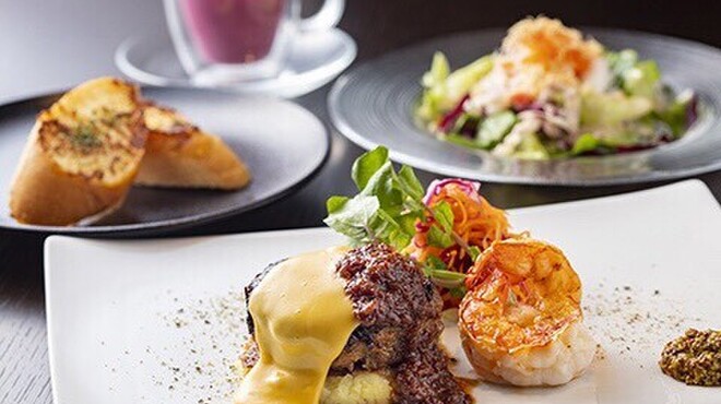TEPPANYAKI 10 STEAK & LOBSTER - 料理写真:ランチ　　ハンバーグとシーフード