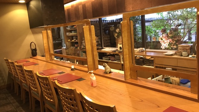 旬菜坪根 - 内観写真:当店では、コロナ対策として、アクリルパーテーションとオゾン装置を各部屋に設置しております。